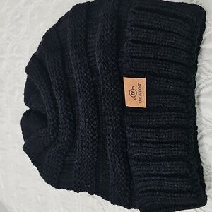 Uratot‎ Black Skull Cap
